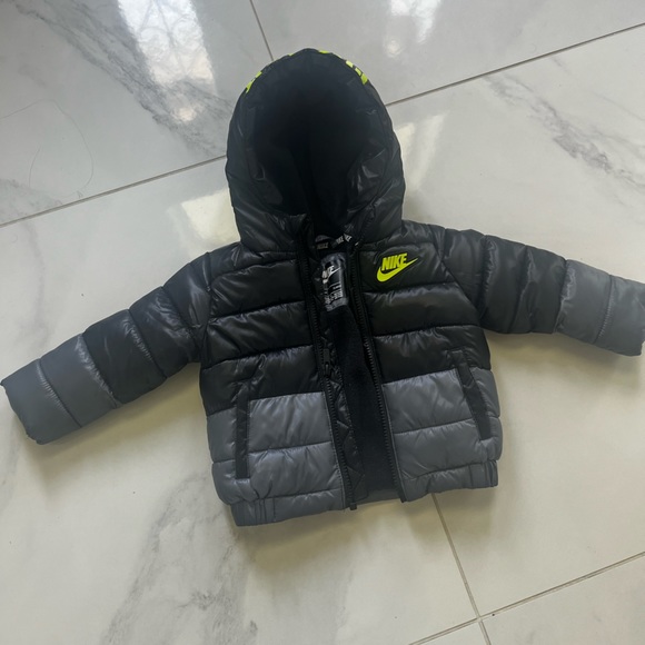 Nike puffer jacket - Picture 2 of 5